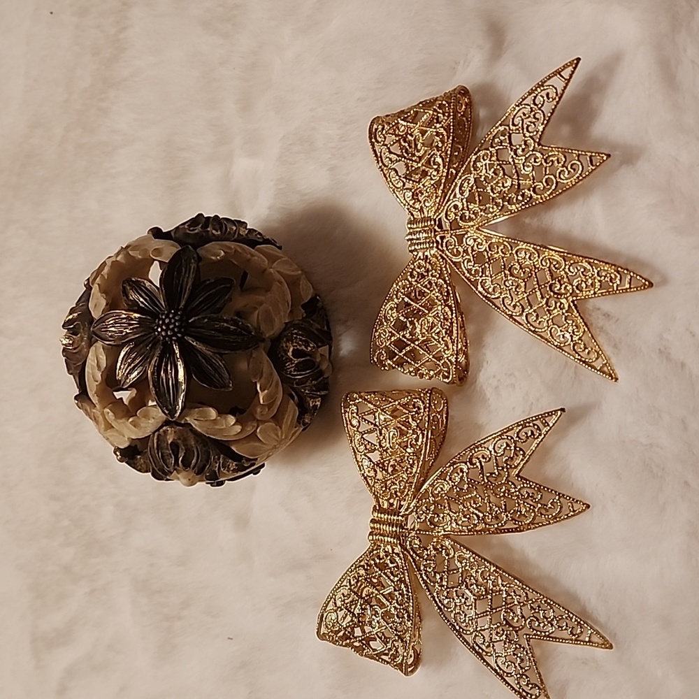 VINTAGE CHRISTMAS ORNAMENTS FOR YOUR TREE. - Picture 1 of 6